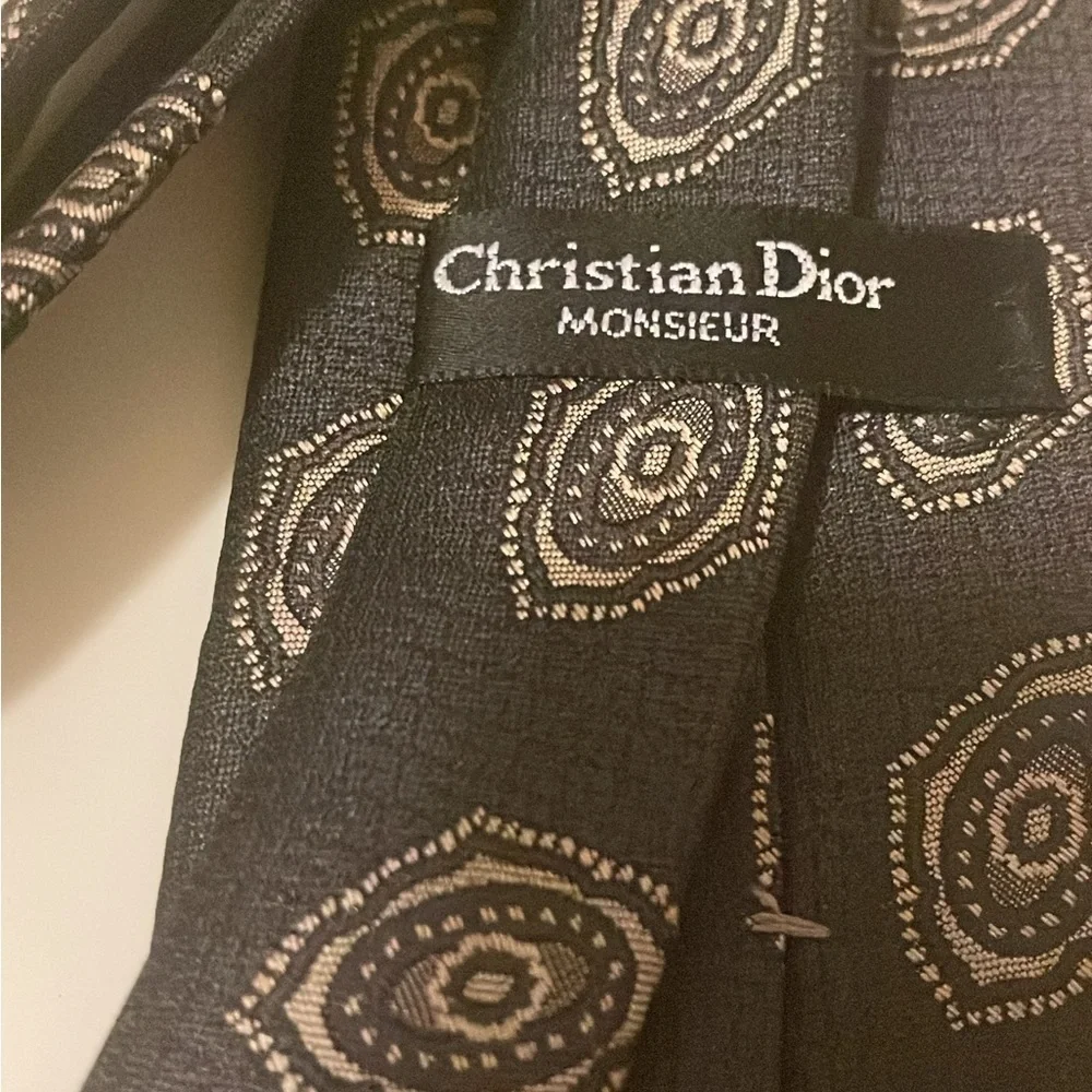 Christian Dior tie in like-new condition. Beautiful dark gray and cream tie